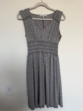 Adrienne Vittadini Black & White Sleeveless Smocked Waist Midi Dress Size M